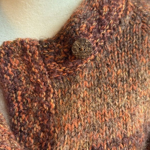 Women's hand knitted beautiful wool wooden buttons, Knit cardi wood buttons - Picture 4 of 13